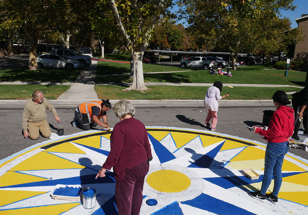 Students and Westpointe Council and community member working together. Photo courtesy Ivis García.