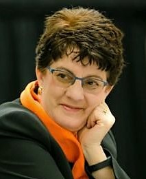 Paula Loomis headshot