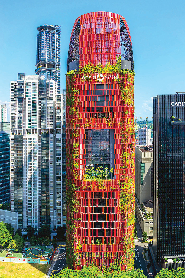 Singapore’s Oasia Hotel has reduced its air-conditioned area by 25 percent by opening areas like reception to the outdoors. Photos by K. Kopter.