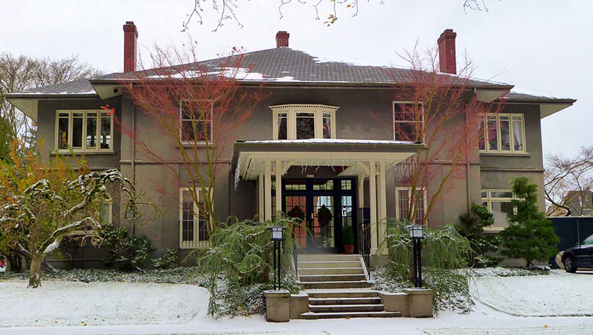This fourplex, originally built in 1917, is listed as a contributing resource in the Irvington Historic District in Portland, Oregon. Cities tended toward more diverse housing types before residential zoning regulations became ubiquitous across the U.S. Photo by Ian Poellet.