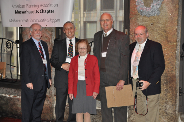 Bob Mitchell, Steve Sadwick, Carol Thomas, and Dwight Merriam present the 2010 Charles E. Downe Award to Howard Foster.