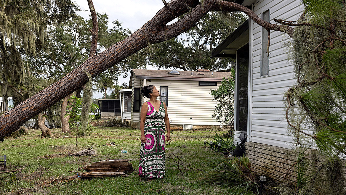 In Florida and elsewhere, manufactured homeowners often do not — or cannot — get insurance. Photo by Caitlin Ochs/The New York Times.