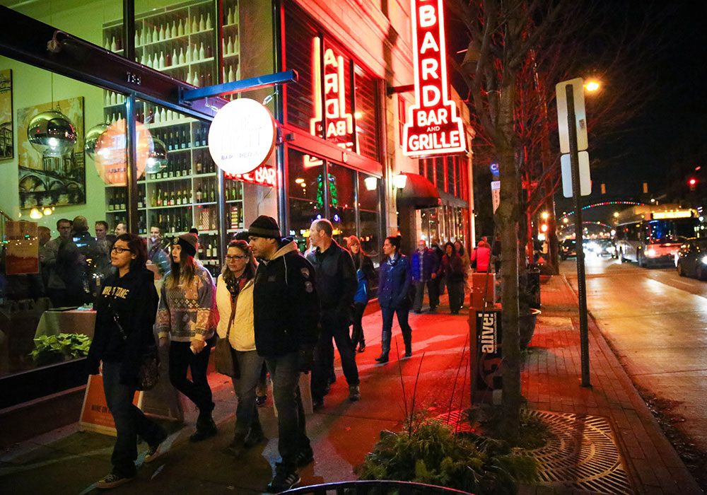 People on an evening stroll in Short North Arts District. Photo by Bailey Lytle.