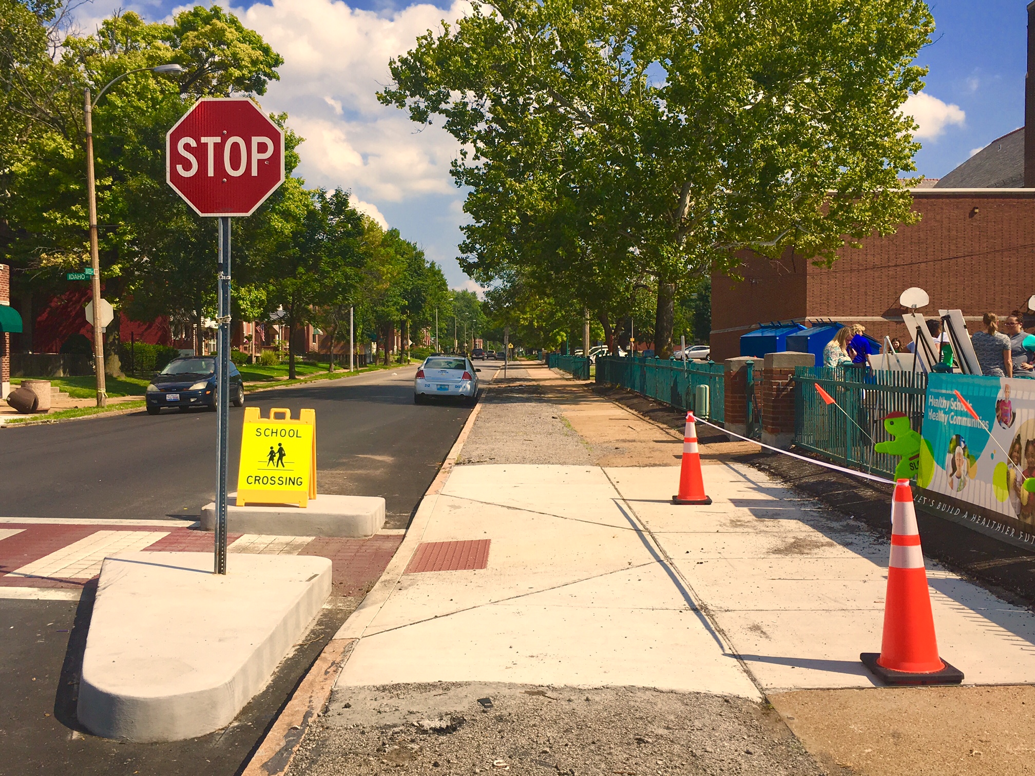 Curb bump out and crosswalk at Woodward Elementary School. Photo courtesy of Trailnet.