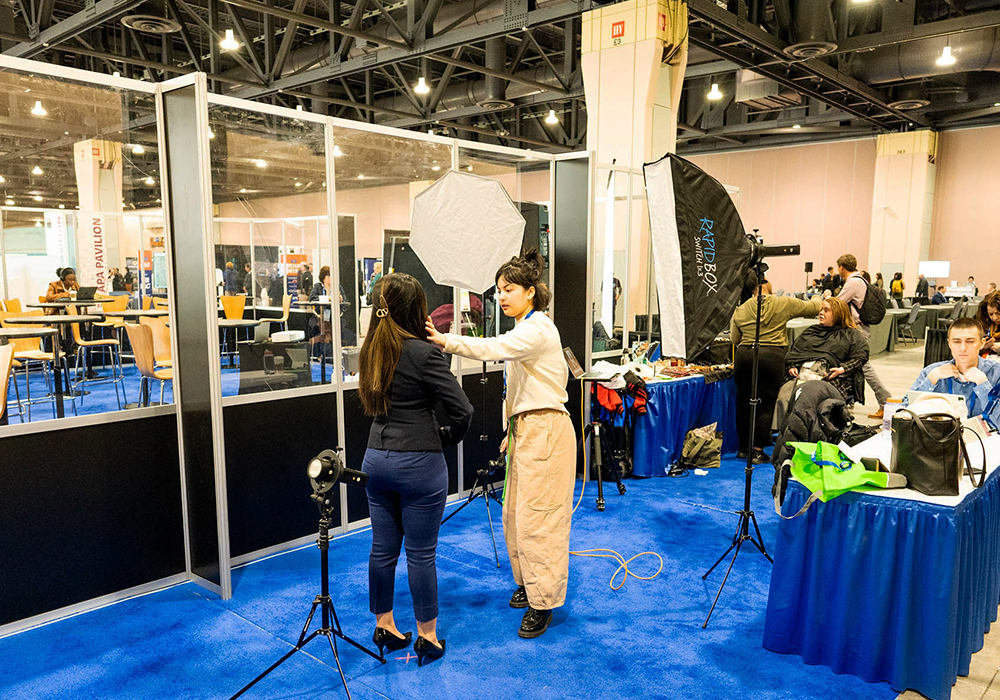 The Headshot Studio offered attendees complimentary professional headshots.