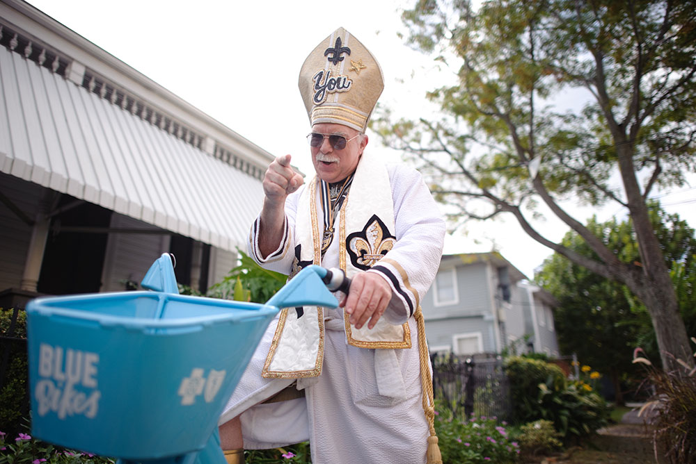 A user of the Blue Bikes bike share system in New Orleans. Photo: Jason Cohen.