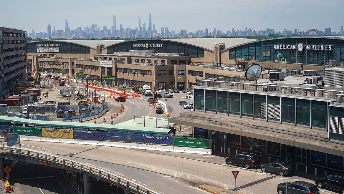 The new Terminal B at LaGuardia Airport in New York features outdoor space, sweeping views of Manhattan, and newly designed roadways to smooth passenger access to the terminals. Photos by Chang W. Lee/The New York Times.